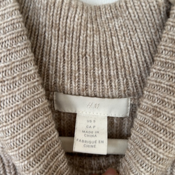 H&M Turtleneck Sweater - Picture 3 of 3
